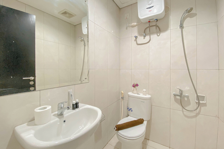 Bathroom 3, Great Deal And Spacious 2Br At Nifarro Park Apartment, Jakarta Selatan