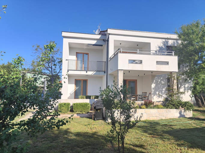 Others 4, Apartments Grape, Pirovac