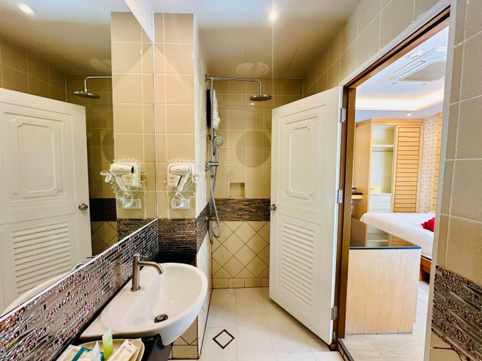 Bathroom 4, Anda Beachside Hotel, Phuket Island