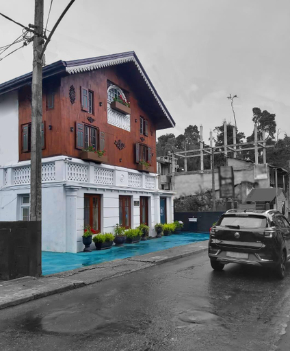 Exterior & Views