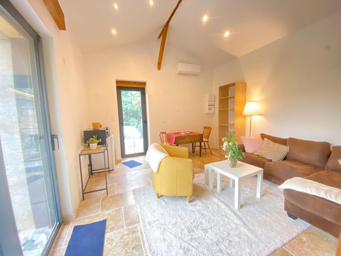 Others 5, LODGE avec kitchinette terrasse et jardin prive clos, Lot-et-Garonne