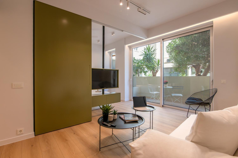 Others 5, Live in style, Central Greece