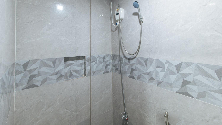 Bathroom 5, RedDoorz @ Alaminos Pangasinan, Alaminos City