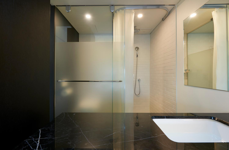 Bathroom 10