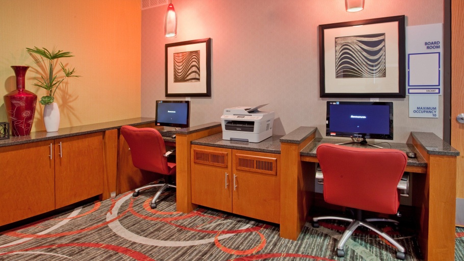 Exterior & Views 2, Holiday Inn Express FREMONT by IHG, Dodge
