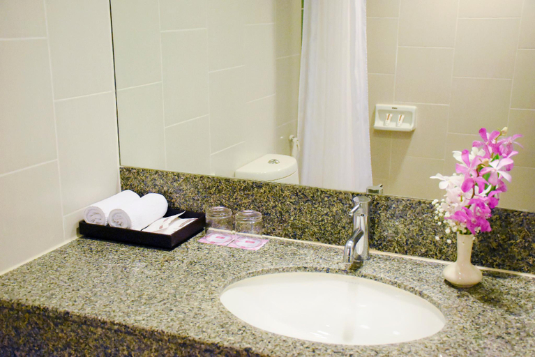 Bathroom 10