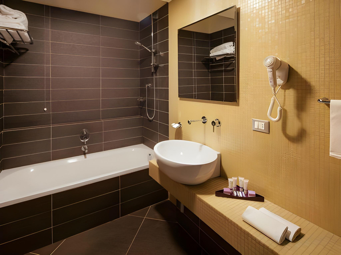 Bathroom 14