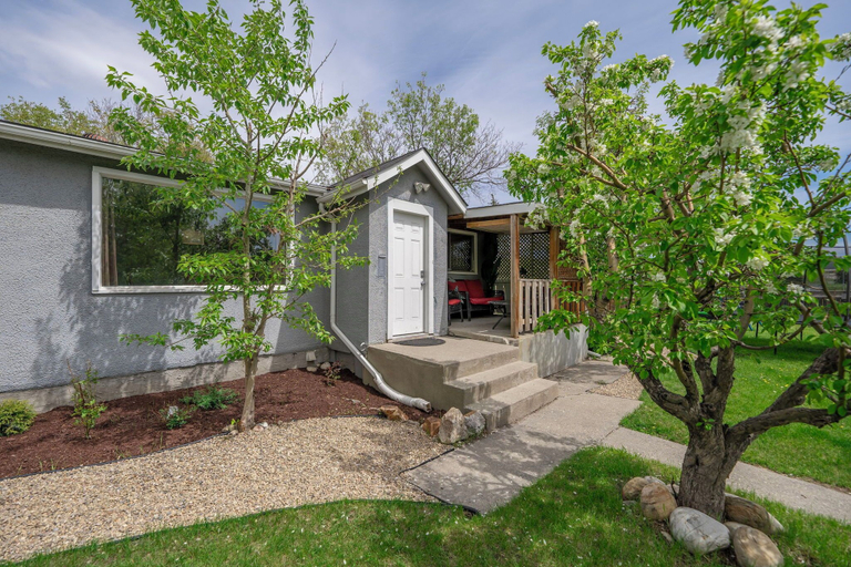Exterior & Views 2, Dreams off 16th, Division No. 6