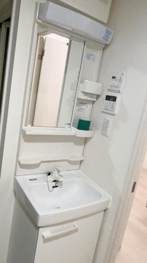 Bathroom 2, ookubo! 大久保! 新宿步行距离! 精品新装公寓! 大久保车站步行7分钟! 干湿分离! 智能马桶! 高速无限制网路 201