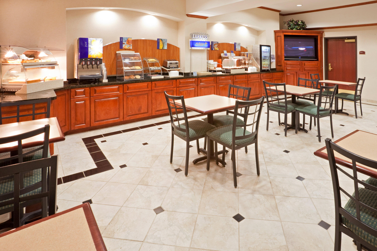 Food & Drinks 4, Holiday Inn Express & Suites DECATUR by IHG, Wise