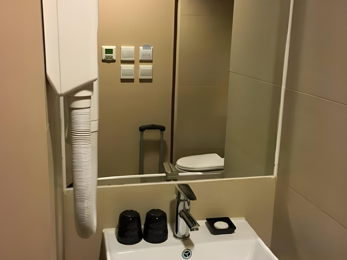 Bathroom 7