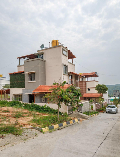 Exterior & Views