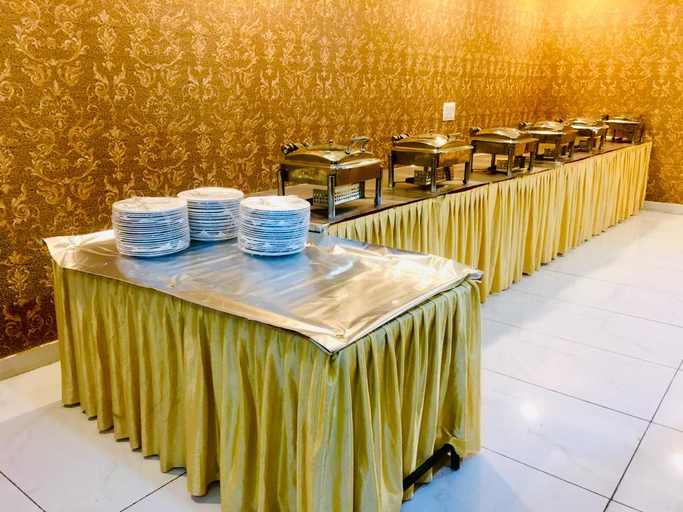 Food & Drinks, Hotel Hollywood , Sahibzada Ajit Singh Nagar