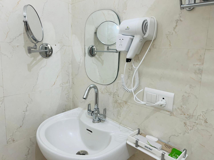 Bathroom 5, The Nandi International Boutique Homestay, Varanasi