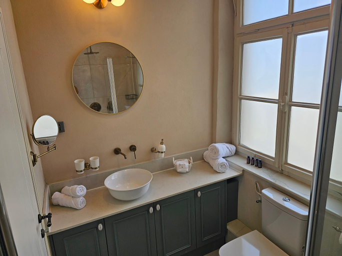 Bathroom 5, Cohen's Boutique Hotel