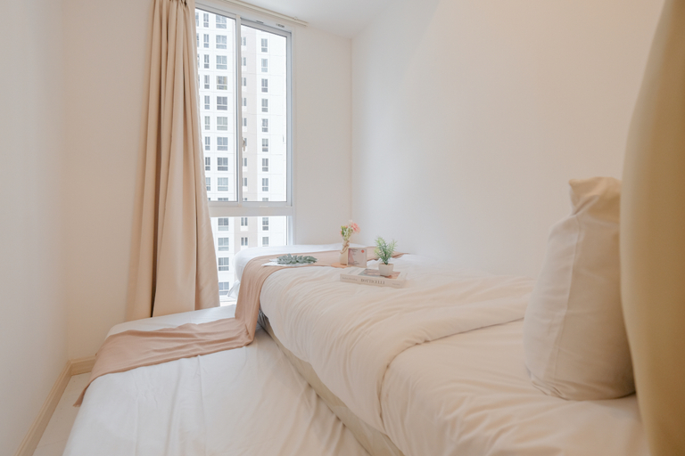 Bedroom 4, Spacious and Homey Corner 2BR Tokyo Riverside PIK 2 Apartment By Travelio, Tangerang
