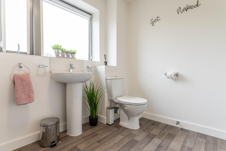 Bathroom 3, The Voyager, Northamptonshire
