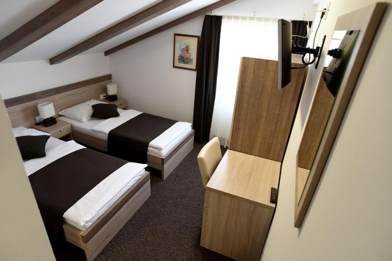 Others 3, Tim Rooms, Velika Gorica