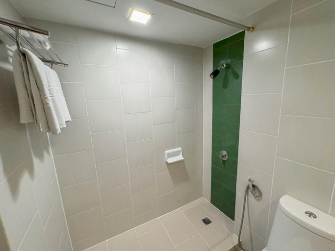 Bathroom 18