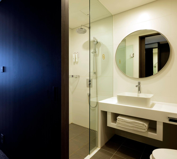Bathroom 13