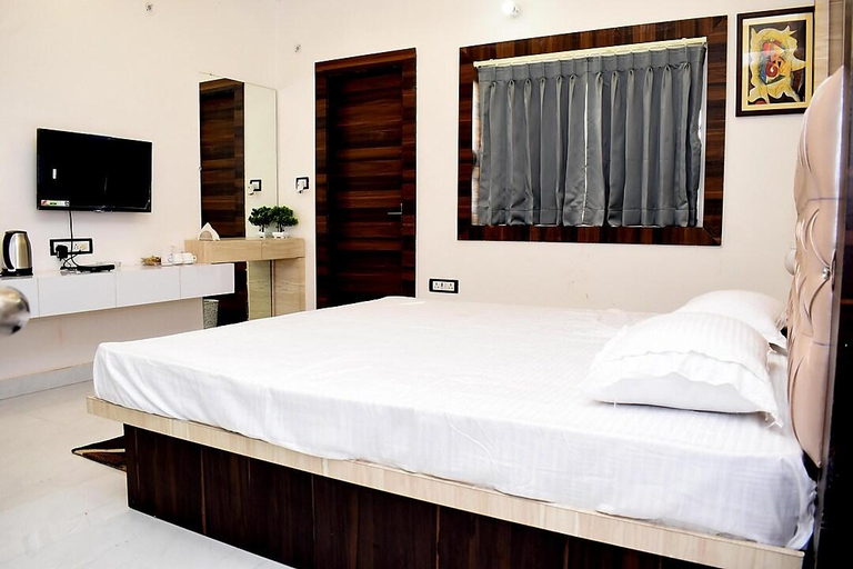 Bedroom 2, Vatika Banquet & Lawn, Gaya
