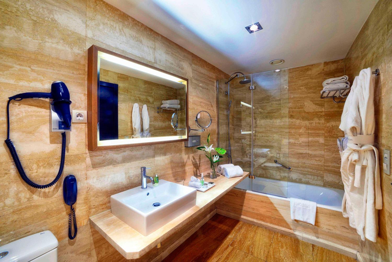 Bathroom 4, NH Collection Palacio de Tepa, Madrid