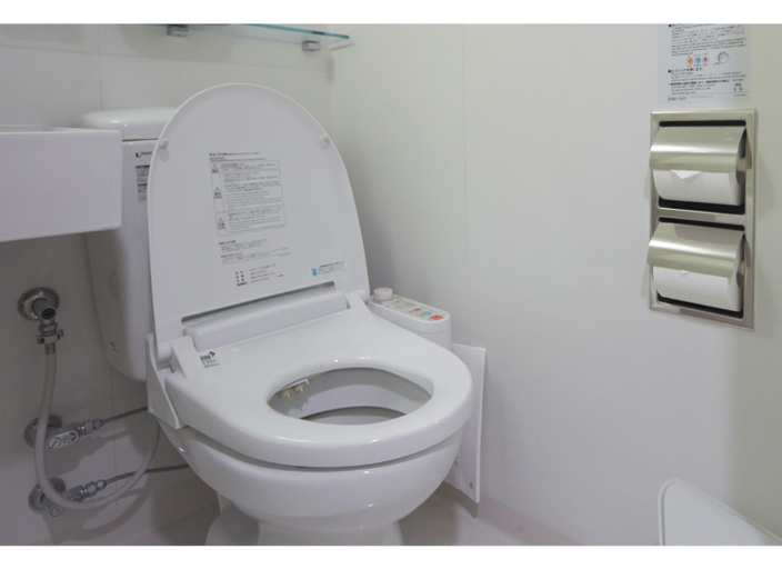 Bathroom 10