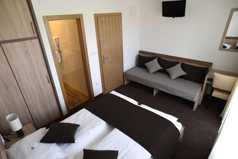 Others 2, Tim Rooms, Velika Gorica