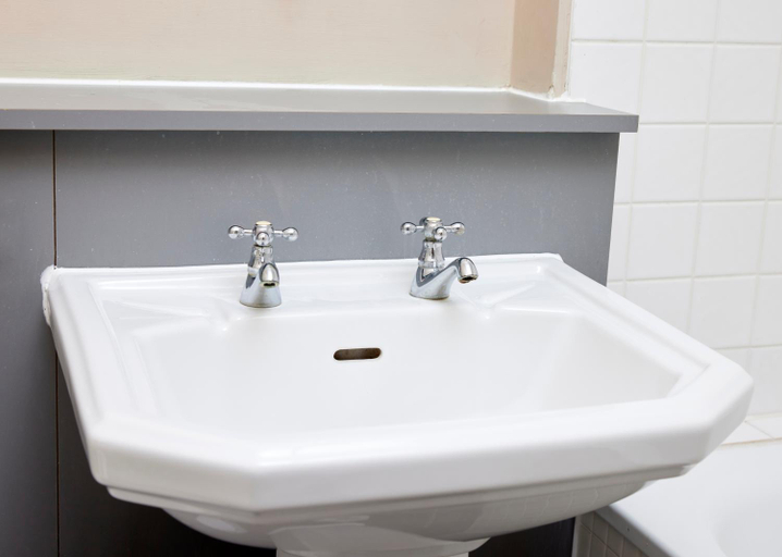 Bathroom 3, Fountain Inn by Greene King Inns, Isle of Wight