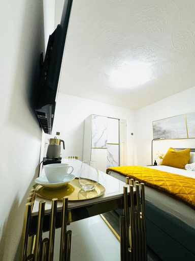 Others 4, Ensuite Luxury Bedroom In Purfleet, Thurrock