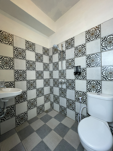 Bathroom, Ndalem Langen Kusumo, Yogyakarta