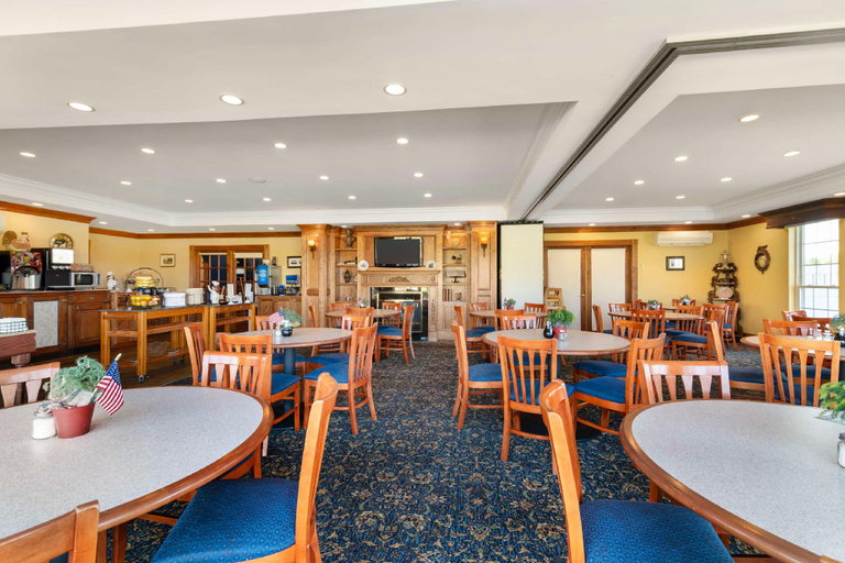 Food & Drinks 5, Best Western White House Inn, Penobscot