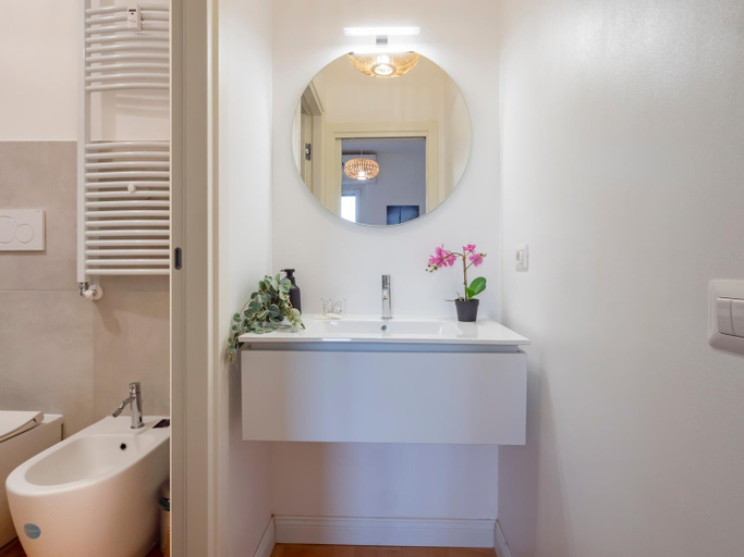Bathroom 16
