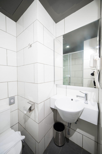 Bathroom 7