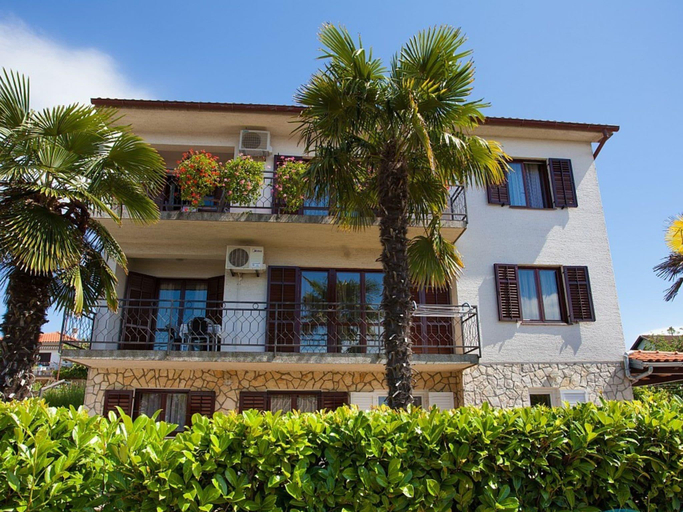 Exterior & Views, Apartment by the Sea in Malinska, Malinska-Dubašnica