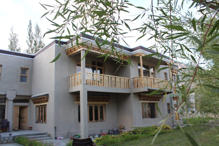 Exterior & Views