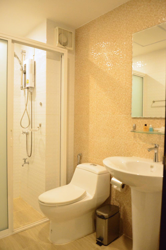 Bathroom 12