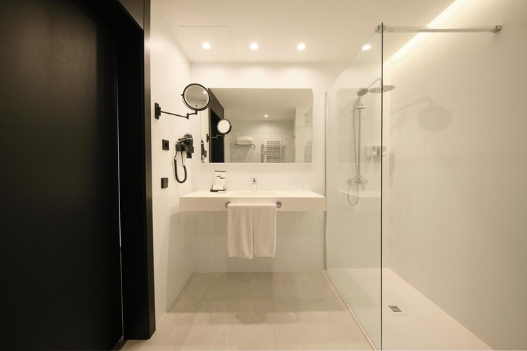 Bathroom 3, Rafaelhoteles Ventas., Madrid