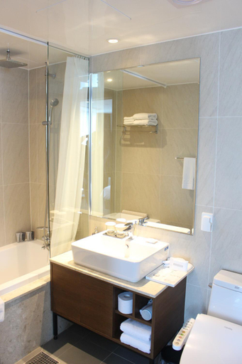 Bathroom 4, Ramada Encore by Wyndham Haeundae, Haeundae