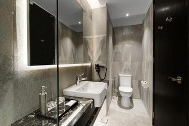 Bathroom 9