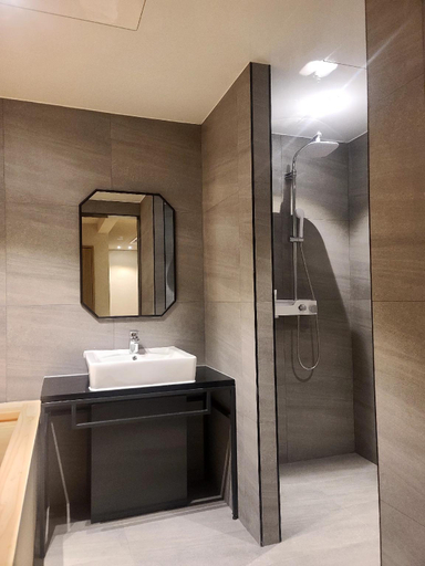 Bathroom 5, New Castle, Gyeyang