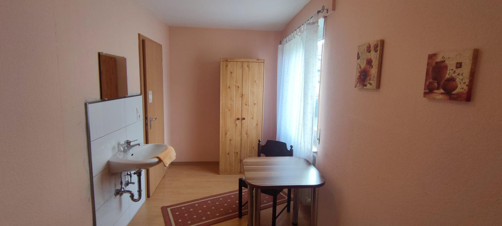 Alb Rooms - Einfache, gepflegte Zimmer auf der Schwabischen Alb, Esslingen