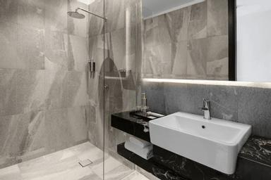 Bathroom 10