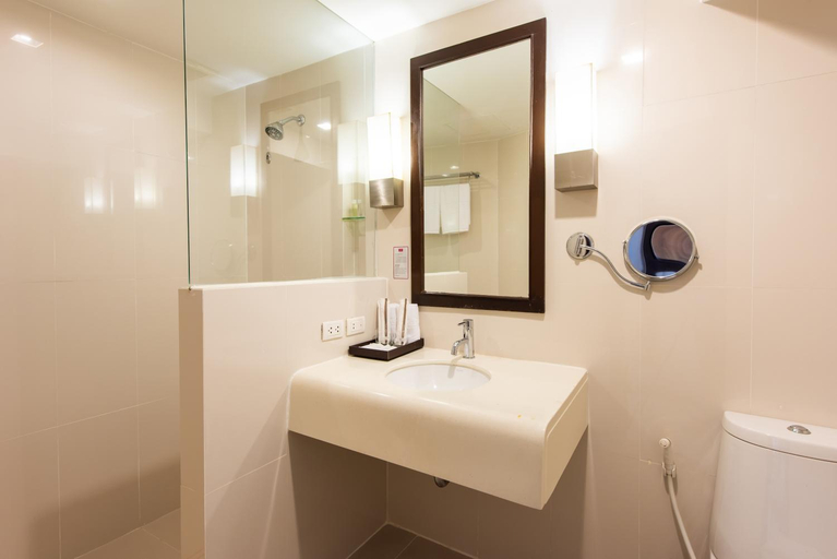 Bathroom 10