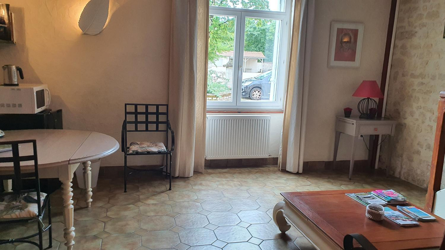 Others 5, Le Pressoir de Marsac, Charente