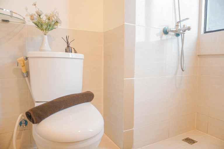 Bathroom 3, Modern 3Br Apartment At Meikarta, Cikarang