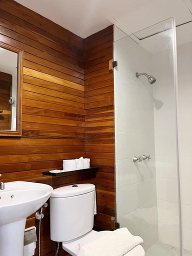 Bathroom 3, Riverhouse Resort, Mae Sariang