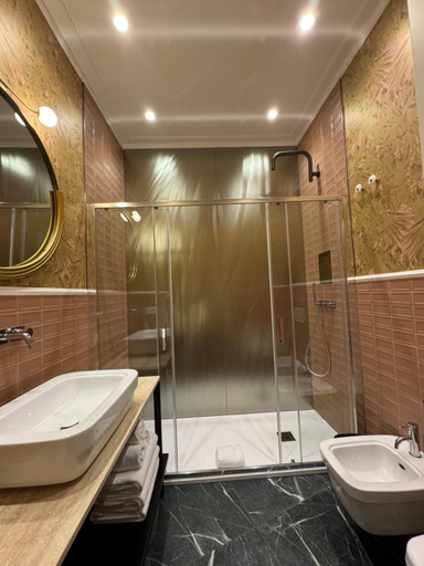 Bathroom 12
