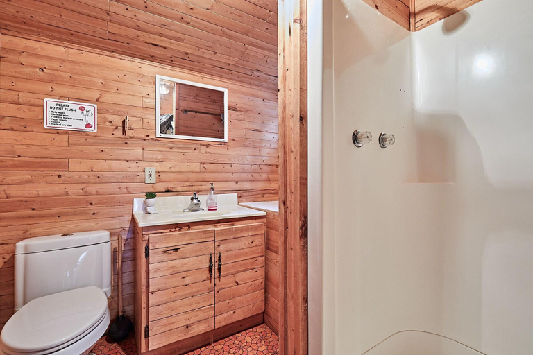 Bathroom 3, Dayspring Cottages, Parry Sound