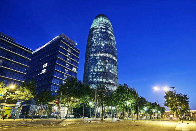 Nearby Landmark 3, Private Double Room in a Shared Penthouse with Patios, Barcelona